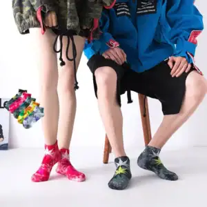 Colorful maple leaf ankle socks for men