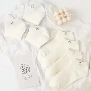 Women's cartoon tag socks with custom labels